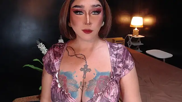 Snapshot of Transdomts4u chatting on April 11, 5:16 pm Transdomts4u online show from April 11, 5:16 pm