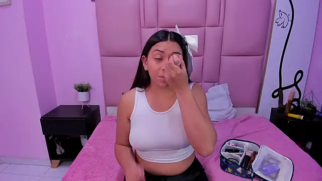 Snapshot of Alison_Jhones7 chatting on February 24, 12:09 am Alison Jhones7 online show from February 24, 12:09 am