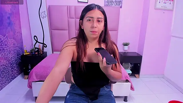 Snapshot of Alison_Jhones7 chatting on February 27, 9:04 pm Alison Jhones7 online show from February 27, 9:04 pm