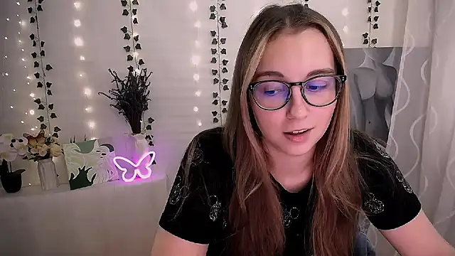 Snapshot of SweetPrincess_ chatting on September 24, 9:05 am SweetPrincess online show from September 24, 9:05 am
