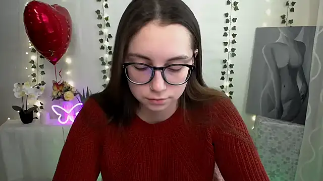 Snapshot of SweetPrincess_ chatting on February 18, 7:32 am SweetPrincess online show from February 18, 7:32 am