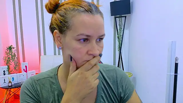 Snapshot of Britney_taylor_ chatting on November 7, 9:08 pm Britney taylor online show from November 7, 9:08 pm