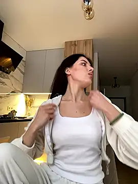 little belucci online show from January 12, 2:13 pm