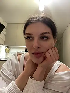 little belucci online show from February 18, 4:03 pm
