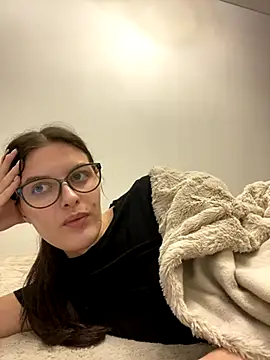 little belucci online show from November 4, 6:01 pm