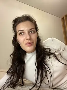 little belucci online show from November 18, 4:10 pm