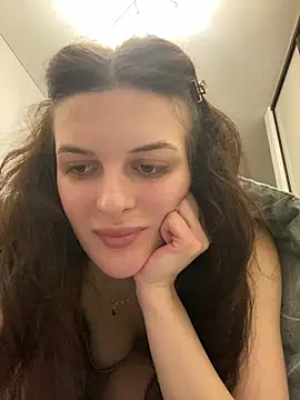 Snapshot of little_belucci chatting on February 23, 6:45 pm little belucci online show from February 23, 6:45 pm