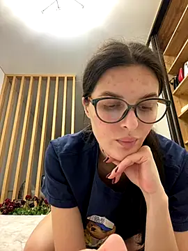 little belucci online show from October 22, 3:33 pm