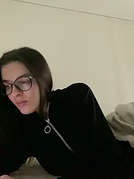 little belucci online show from November 15, 12:20 pm