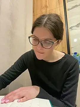 Snapshot of little_belucci chatting on February 6, 4:03 pm little belucci online show from February 6, 4:03 pm