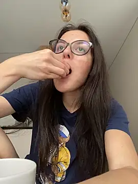 little belucci online show from October 23, 2:16 pm