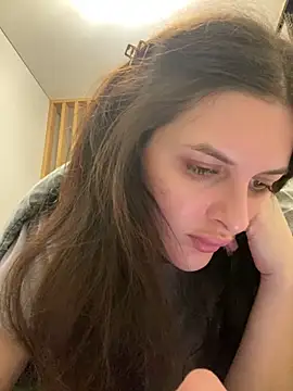 Snapshot of little_belucci chatting on February 5, 8:14 pm little belucci online show from February 5, 8:14 pm