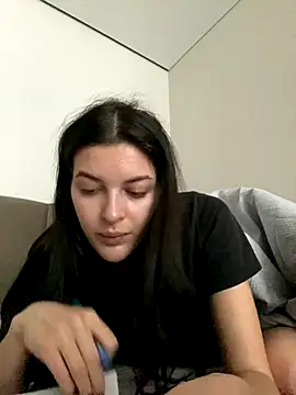 Snapshot of little_belucci chatting on October 17, 7:00 am little belucci online show from October 17, 7:00 am