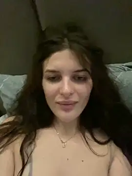 Snapshot of little_belucci chatting on February 17, 7:01 pm little belucci online show from February 17, 7:01 pm