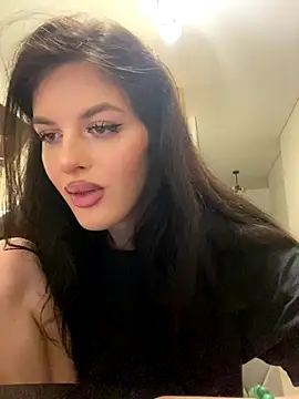 little belucci online show from December 15, 3:29 pm