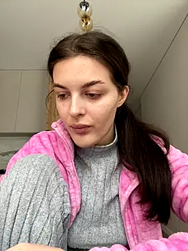 Snapshot of little_belucci chatting on October 4, 9:00 am little belucci online show from October 4, 9:00 am