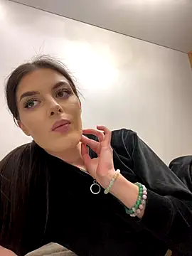 little belucci online show from November 10, 2:55 pm