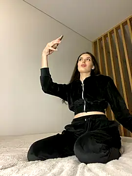 little belucci online show from November 22, 2:38 pm