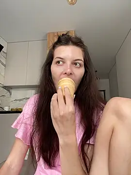 Snapshot of little_belucci chatting on September 15, 12:27 pm little belucci online show from September 15, 12:27 pm