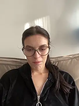 little belucci online show from October 20, 1:11 pm