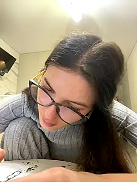 little belucci online show from November 29, 2:50 pm