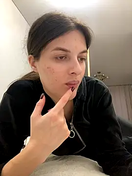 little belucci online show from October 24, 2:16 pm