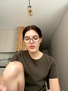 little belucci online show from November 6, 10:41 am