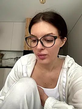 little belucci online show from January 14, 12:09 pm