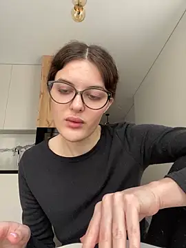 Snapshot of little_belucci chatting on February 5, 12:27 pm little belucci online show from February 5, 12:27 pm