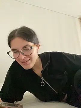 little belucci online show from November 19, 11:10 am