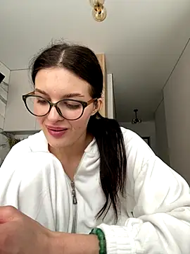 little belucci online show from January 8, 12:00 pm