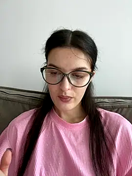 little belucci online show from October 26, 1:22 pm