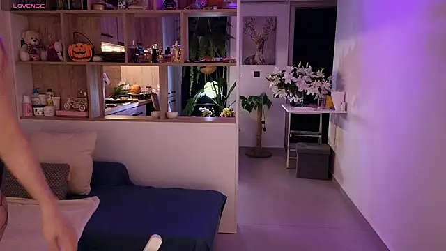  alleyesonme  online show from October 31, 4:14 pm