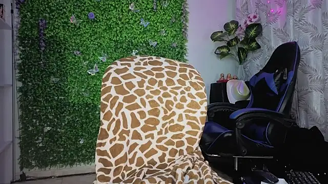 Snapshot of valquiria_sirgun chatting on July 28, 11:17 am valquiria sirgun online show from July 28, 11:17 am