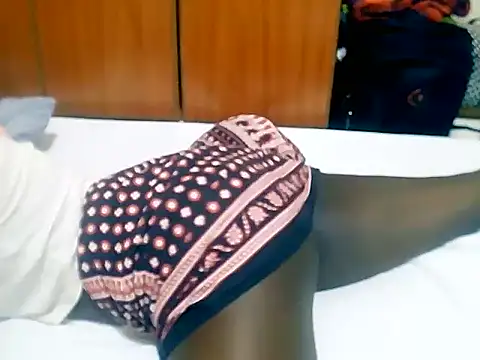 Snapshot of tee_sly chatting on March 2, 5:08 am tee sly online show from March 2, 5:08 am