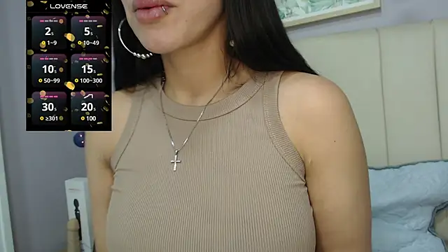Snapshot of amy_le01 chatting on March 19, 1:29 pm amy le01 online show from March 19, 1:29 pm