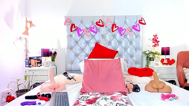 Snapshot of Anaa_Bellaa chatting on February 13, 2:09 pm Anaa Bellaa online show from February 13, 2:09 pm