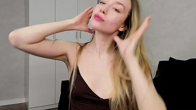 Snapshot of mary_shiota chatting on October 29, 10:14 am mary shiota online show from October 29, 10:14 am