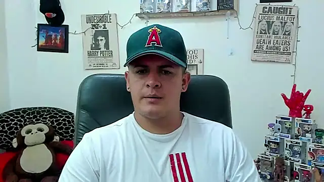 Snapshot of ney_22 chatting on March 5, 7:38 am ney 22 online show from March 5, 7:38 am