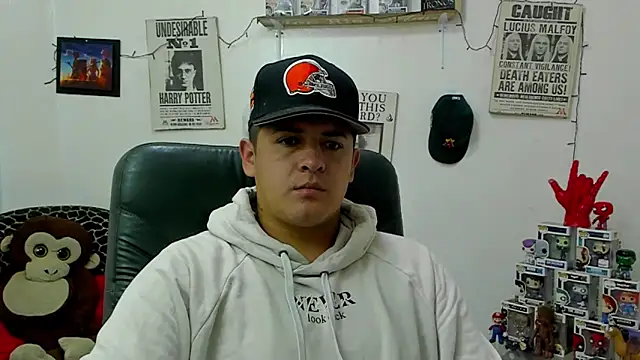 Snapshot of ney_22 chatting on February 19, 2:22 pm ney 22 online show from February 19, 2:22 pm
