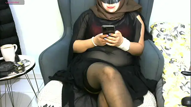 insatiableeee online show from February 9, 8:34 pm