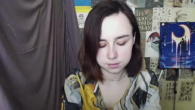 Snapshot of VeryVeryVeryShy_ chatting on March 5, 6:44 am VeryVeryVeryShy online show from March 5, 6:44 am