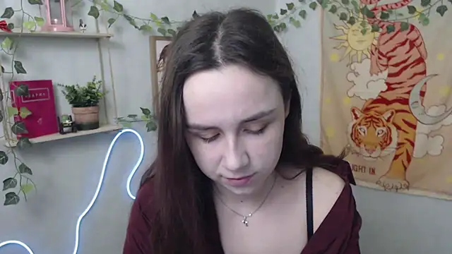 VeryVeryVeryShy  online show from April 21, 5:36 am