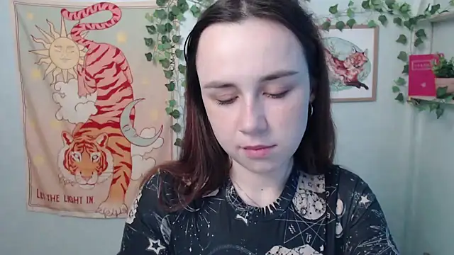 VeryVeryVeryShy  online show from May 28, 5:48 am