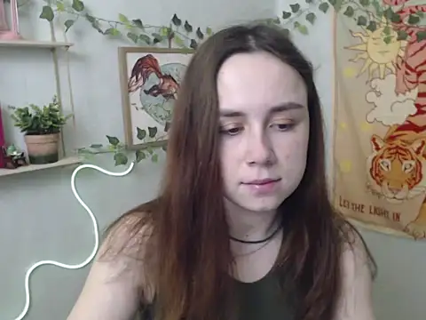 VeryVeryVeryShy  online show from April 13, 5:44 am