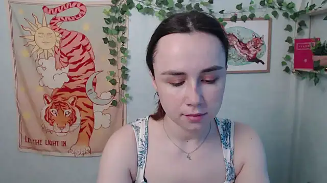 VeryVeryVeryShy  online show from May 21, 5:38 am