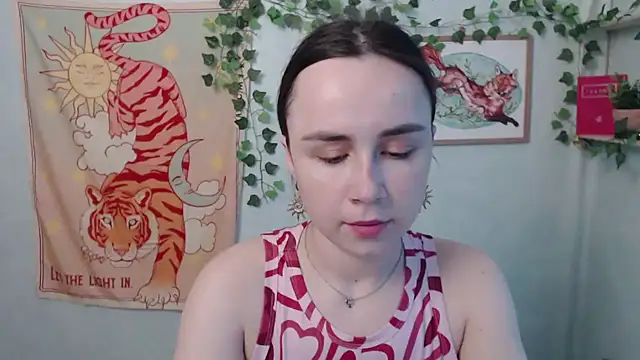 VeryVeryVeryShy  online show from May 22, 5:38 am