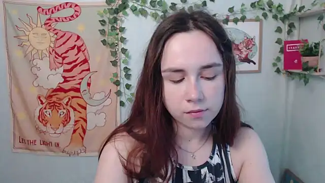 Snapshot of VeryVeryVeryShy_ chatting on June 18, 5:39 am VeryVeryVeryShy online show from June 18, 5:39 am