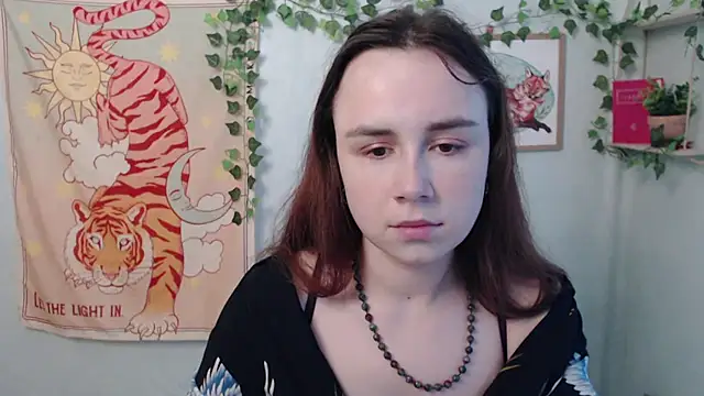 Snapshot of VeryVeryVeryShy_ chatting on July 8, 5:41 am VeryVeryVeryShy online show from July 8, 5:41 am