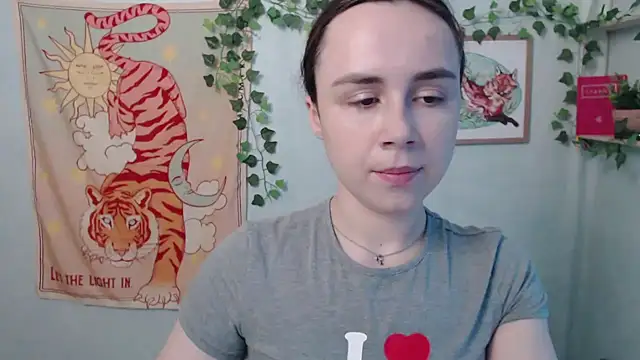 VeryVeryVeryShy  online show from May 23, 5:39 am